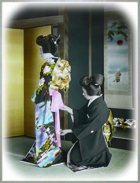 A CONCISE (AND SOMEWHAT DUBIOUS) HISTORY OF THE KIMONO -- … | Flickr