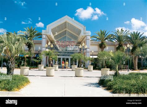 Entrance to the shopping mall - Sarasota Square Mall in Sarasota ...