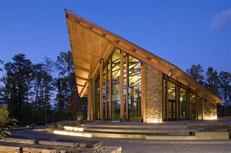 Semper Fidelis Memorial Chapel / Fentress Architects | ArchDaily