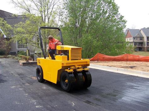 - Model 700 Pneumatic Asphalt Roller