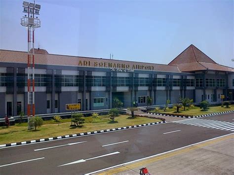 Bandara Internasional Adi Sumarmo Solo Jawa Tengah - THE COLOUR OF INDONESIA