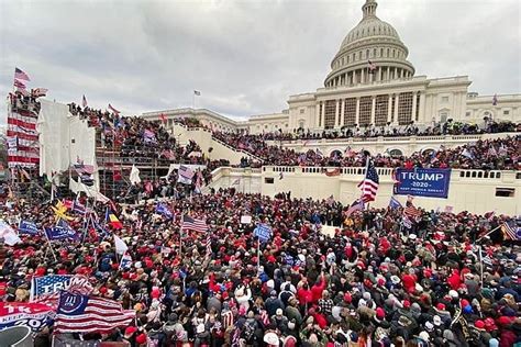 CHAOS IN WASHINGTON DC AS TRUMP SUPPORTERS STORM US CAPITOL (PHOTOS+VIDEOS)