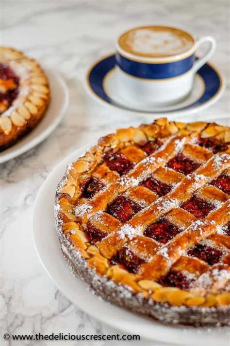 Linzer Torte Recipe - The Delicious Crescent