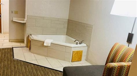 Hotel With Jacuzzi In Room Louisville Ky - bestroom.one