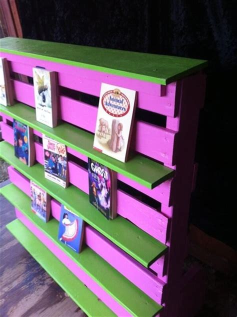 Pallet Bookshelf Stores The Mess Inside – 101 Pallets