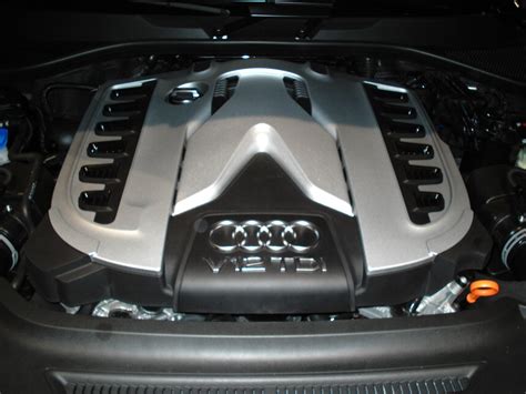 File:Audi Q7 V12 TDI engine front-view.jpg - Wikimedia Commons