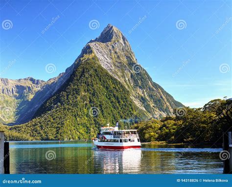 Fiordland National Park, New Zealand Editorial Photo - Image of island ...