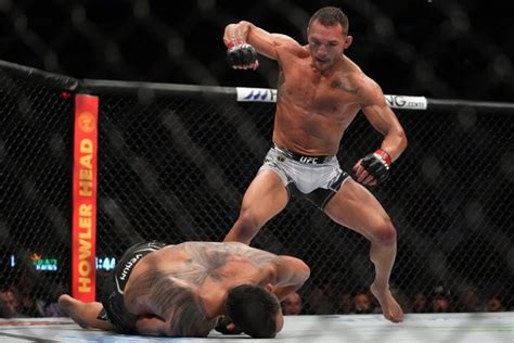 UFC 274: Michael Chandler Flattens Tony Ferguson With Front Kick