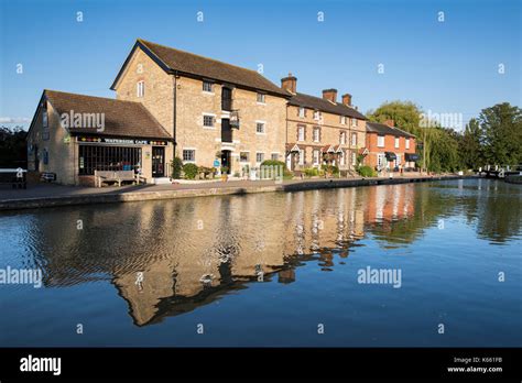 Canal museum on the Grand Union Canal at Stoke Bruerne in the evening ...