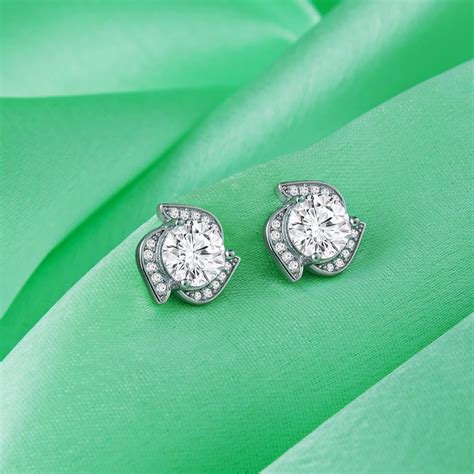 Details more than 78 emerald cut diamond earrings tiffany - 3tdesign.edu.vn