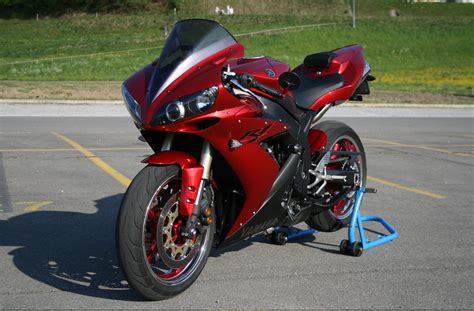 2005 Yamaha YZF R1 - Moto.ZombDrive.COM