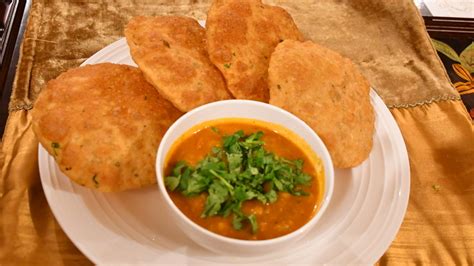 बेड़मी पूरी आलू की सब्जी रेसिपी हिंदी में । Bedmi puri aloo ki sabzi recipe in Hindi