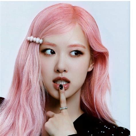 Rose Pink Hair, Pink Roses, Rosé Blackpink Cute, Rosie, Blonde Hair, Nose Ring, Pretty, Beauty ...