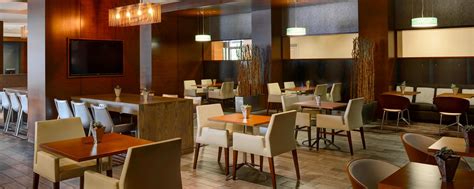 Newport News Restaurants and Bar | Newport News Marriott at City Center