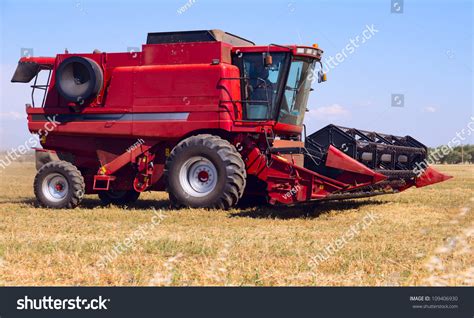 54 Combine Harvester Niva Images, Stock Photos & Vectors | Shutterstock