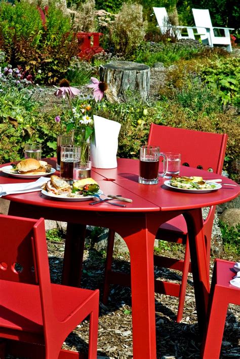 Alfresco Round Outdoor Dining Table with Cricket Outdoor Dining chairs from Loll Designs ...