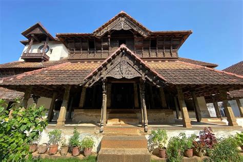 The Splendid Architecture of Padmanabhapuram Palace - Paradise Holidays ...