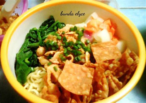 Resep Pangsit mie ayam oleh bunda elyce - Cookpad