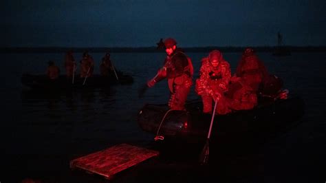 On the Dnipro River at Night, Ukrainian Fighters Ambush Russian Forces - The New York Times