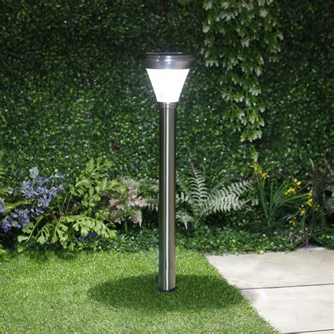 The Best Solar Walkway Light - Hammacher Schlemmer