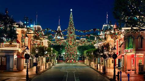 Disneyland Resort transforms parks for the holidays - Orlando's Best