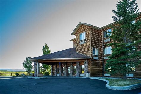 PINEDALE HOTEL & SUITES - Updated 2024 Reviews, Photos & Prices