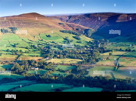 The Village of Edale & The Edale Valley Backed by Kinder Scout, Peak ...