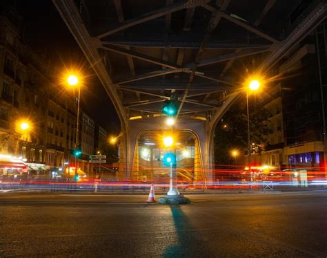 Premium Photo | View of bridge bir-hakeim called pont de passy at night ...