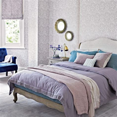 Lavender and lilac bedroom with patterned wallpaper | Lilac bedroom ...