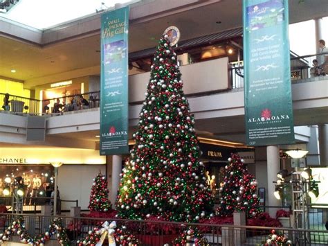 Ala Moana Center.....beautiful!! Merry Christmas!! Ala Moana Center, Winter Christmas, Merry ...