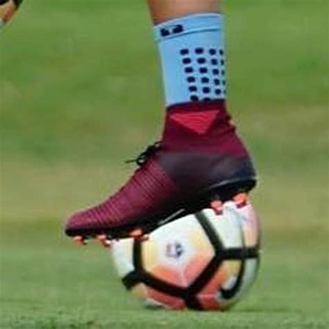 Carli Lloyd Shows Off Unique Nike Mercurial 'Prototype' Boots - Footy Headlines