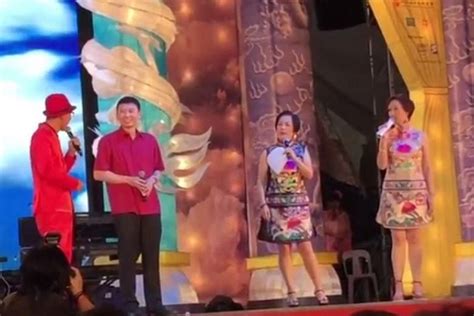 Minister of State Chee Hong Tat sings Hokkien oldie at River Hongbao ...