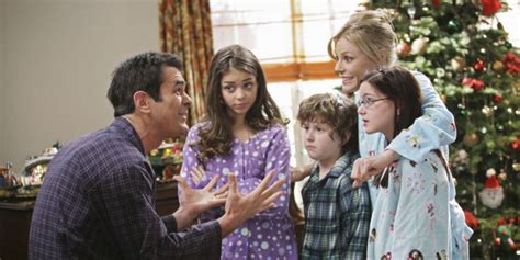 35 Funniest Modern Family Episodes To Watch Over And Over