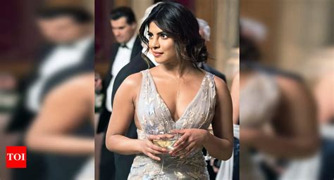 Priyanka Chopra Jonas teases her memoir 'Unfinished' with two ...