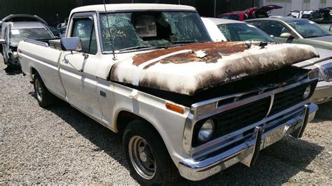 1975 FORD F100 PARTS TRUCK EXPLORER