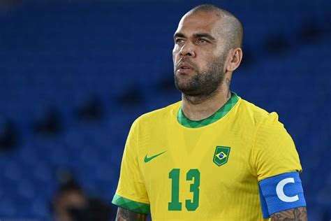 Daniel Alves é detido na Espanha após acusação de violência sexual – Esporte – CartaCapital