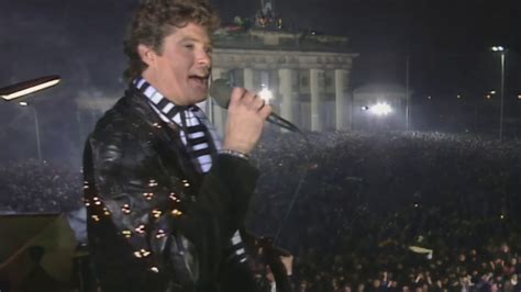 David Hasselhoff sings at the Berlin Wall (12/31/1989) in 4k - AI Upscaling and Interpolation ...