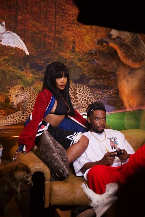 SZA, Justin Bieber, Benny Blanco, more cuddle up in 'Snooze' video