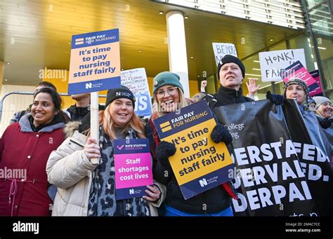 Brighton UK 19th January 2023 - Nurses on strike outside the Royal ...