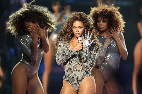 Backed by an army of female backup dancers, the Queen B lights up the stage with a performance ...