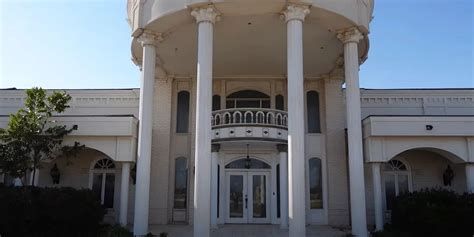 Have You Seen Inside The Craziest Abandoned Mansion In West Texas