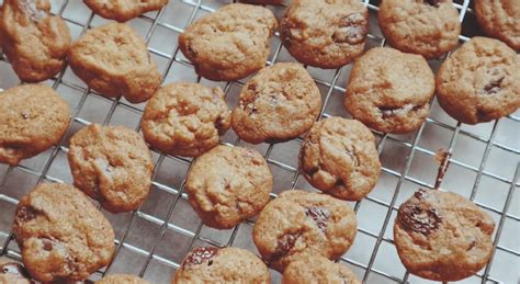 Famous Amos Cookies Recipe (Copycat) - Recipes.net