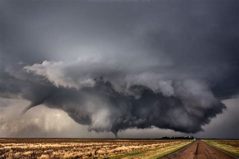 Two tornadoes at the same time, man. [1920x1260] [OC] : r/SkyPorn