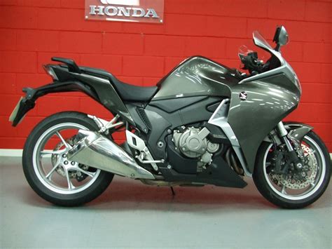 Review of Honda VFR1200F 2018: pictures, live photos & description ...