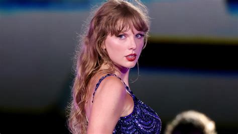 Taylor Swift's Vinyl Version of Speak Now 'Cursed' Say Fans Before Printing Error Revealed