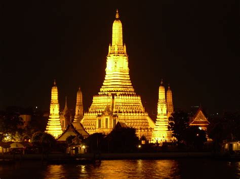 Temple In Bangkok: Wat Arun (Temple of Dawn)