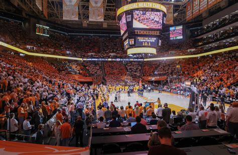 How Tennessee fans helped the football program at the Vols basketball game on Saturday