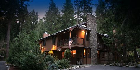 9 Historical and Luxurious National Park Lodges In the West