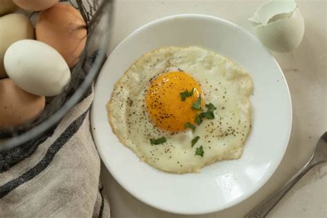 Perfect Sunny Side Up Eggs Recipe - Farmhouse on Boone