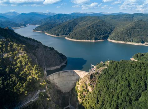 Vidraru Dam Lake - Crafted Tours Romania